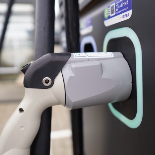 Fast Charging vs. Super fast Charging: What's Best for Your Commercial EV Charger?