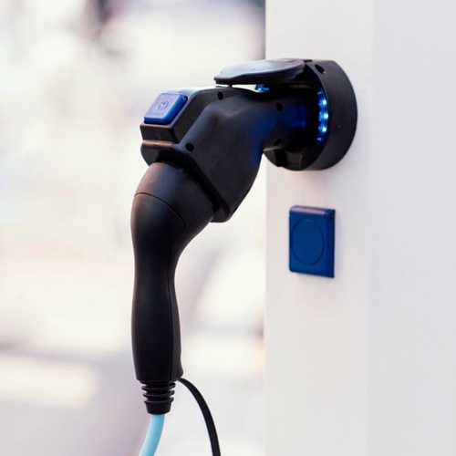 Pros and Cons of Different Types of Commercial EV Charging Solutions